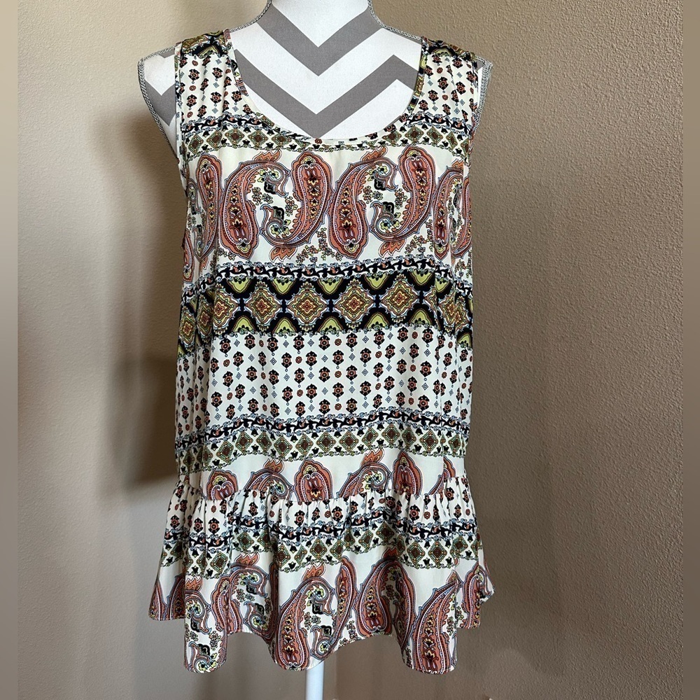 Women’s sleeveless printed top, EUC!